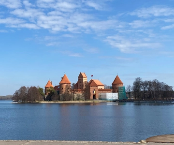Vilnius: Trakai Self-Guided Bike Tour with Train Tickets
