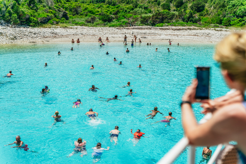 Vanaf Korfoe: boottocht Antipaxos en blauwe Paxos-grottenOphaalservice vanaf Korfoe (eiland) en de haven van Korfoe