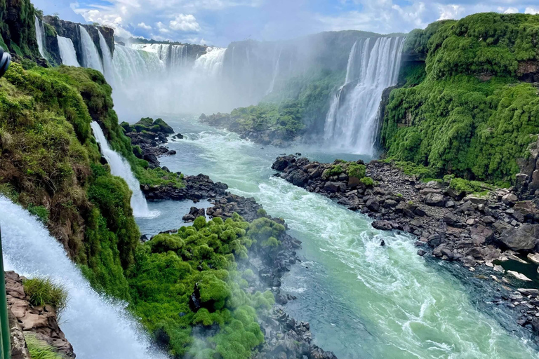 Aventure aux cascades du Brésil + parc ornithologique - Visite guidéeChutes d&#039;eau du Brésil et parc ornithologique + (guide et transport)