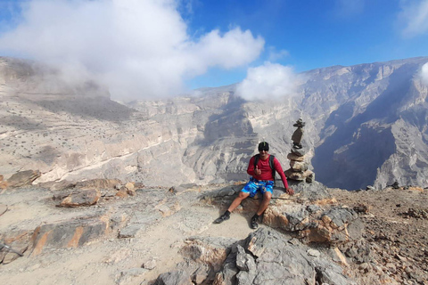 From Muscat: 2-Day Private Jebel Sham Tour with Hotel & Meal