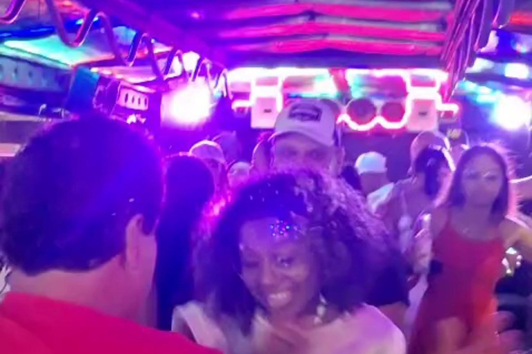 Santa Marta: Rumba en Chiva con animador a bordo y Espuma!