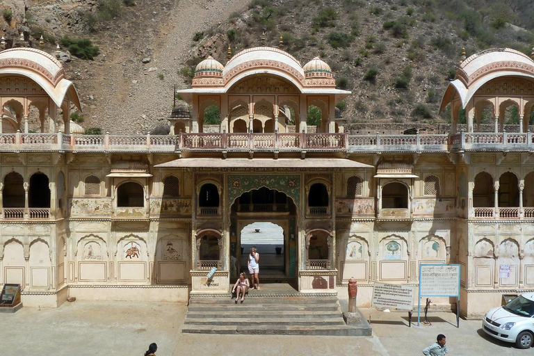 Evening Safari Tour: Explore Jaipur in an Open Jeep