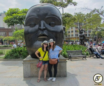Medellín: Private City Tour and Comuna 13 Tour