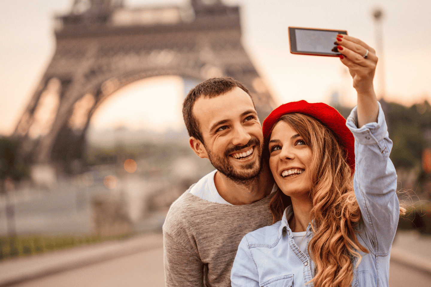 Parigi: Accesso Torre Eiffel con Audioguida e Crociera Opzionale