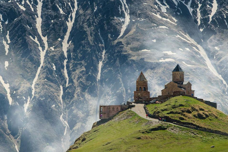 Tbilisi: Kazbegi & Sno Valley Private 4WD Day Tour