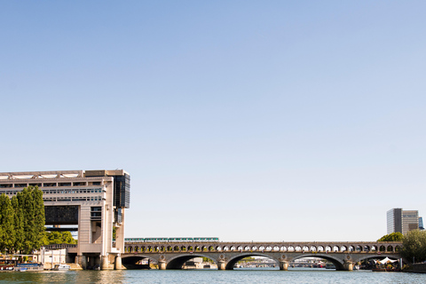 Paris: Private Seine River Cruise Paris: Private Seine River Cruise with Guide