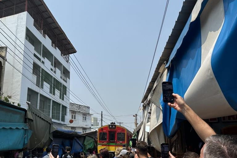 Bangkok: Maeklong Railway and Floating Market Tour