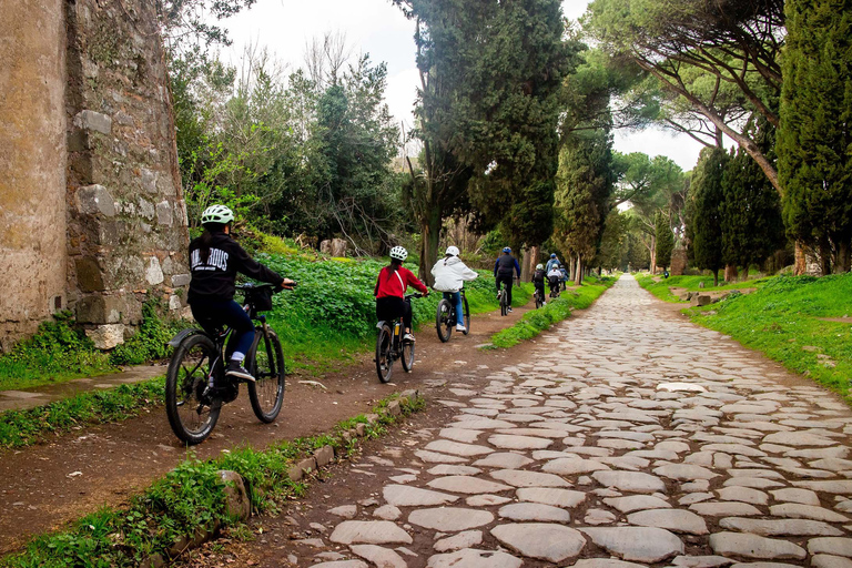 Roma: Tour in eBike della Via Appia Acquedotti, Catacombe e Cestino per il PranzoTour di 5 ore con visita alle catacombe e cestino per il pranzo