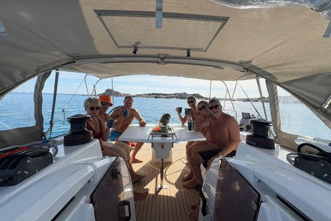 Villasimius: Small-Group Eco Sailing with Local Food Tasting Villasimius: Eco Sailing in a Small Group with Tasting of Typical Products