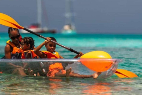 SPIAGGIA DI NUNGWI; KAYAK TRASPARENTE E TRASPARENTESPIAGGIA DI NUNGWI; KAYAK TRASPARENTE E CHIARO