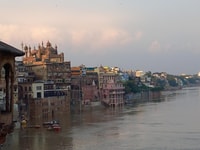 Sunrise boat tour - Housity