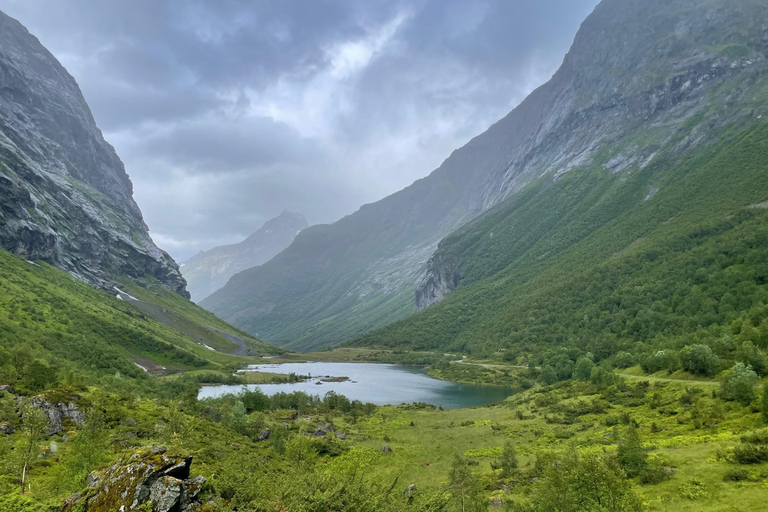 Passeio de bicicleta elétrica de Hellesylt a Norangsdalen