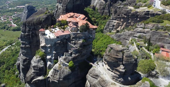 From Thessaloniki: Small-Group Meteora Day Trip for Up to 8