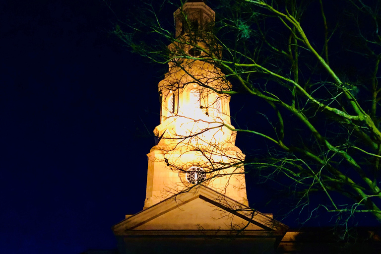 Spiritueux de la ville fortifiée avec guide de la région