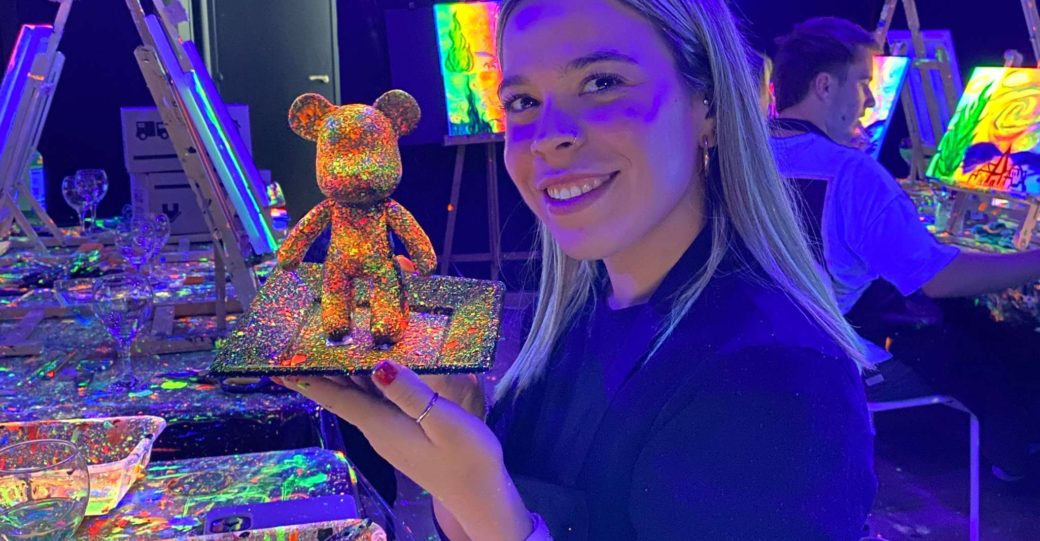 Barcelona: Bear-brick Fluorescent Painting | Wine and Art photo 11