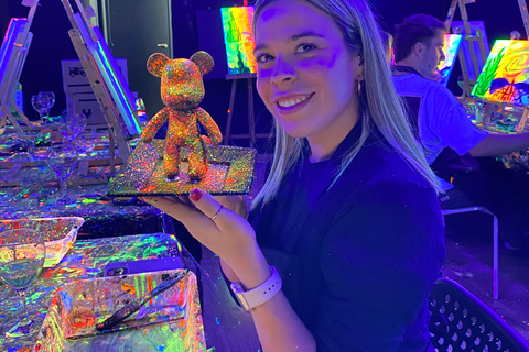 巴塞罗那：熊砖荧光画|葡萄酒与艺术巴塞罗那：Bearbrick 荧光画|葡萄酒与艺术