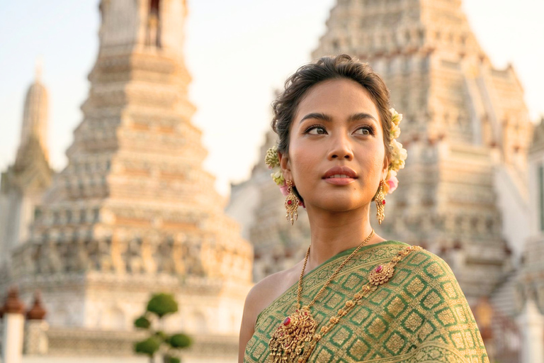 Wat Arun Thai Costume Experience with Local Guide Small Group: Ticket+Transfers