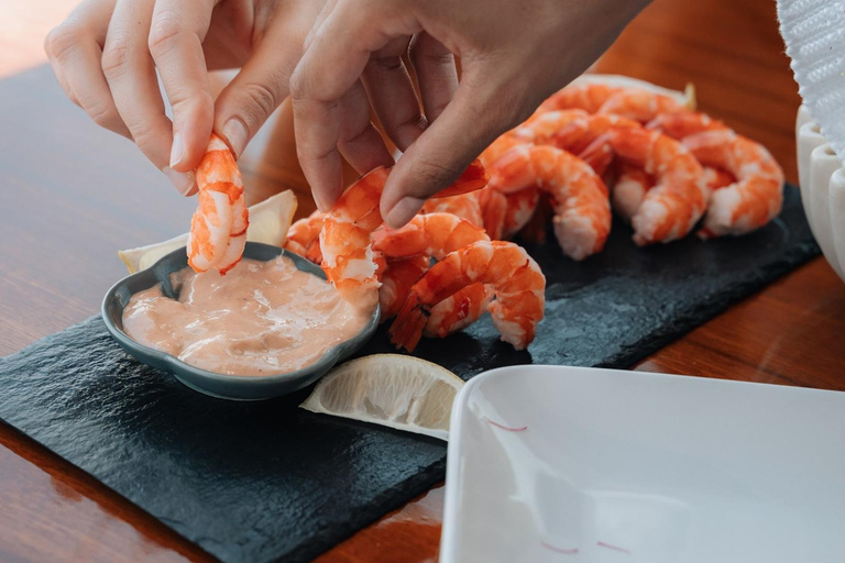 Sydney : croisière privée de 4 heures en yacht de luxe dans la baie et baignade