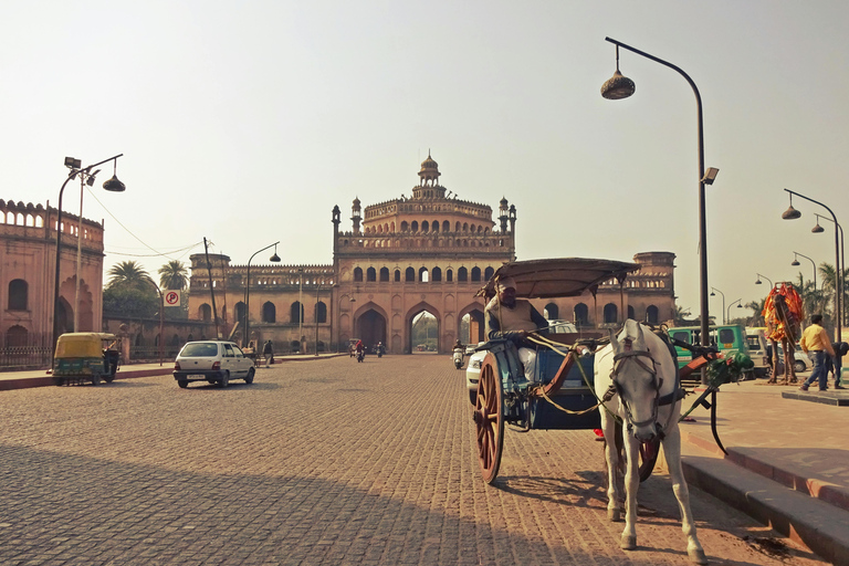 Da Lucknow: tour di 1 giorno con auto e autista privato