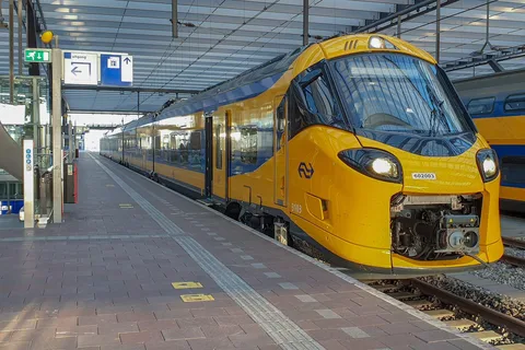 Amsterdam: Train transfer From/To Zaandijk Zaanse Schans