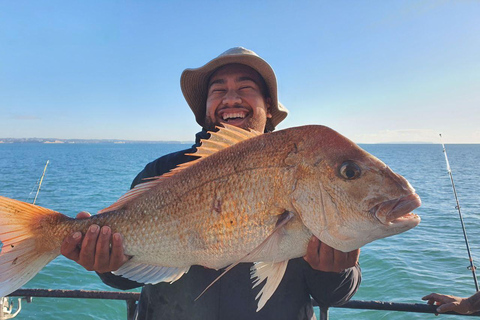 Auckland: Battuta di pesca al tramonto 17:00 - 21:30Auckland: Battuta di pesca al tramonto dalle 17:00 alle 21:30