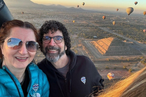 Teotihuacan: Lot balonem ze śniadaniem w naturalnej jaskiniLot balonem bez śniadania i transportu