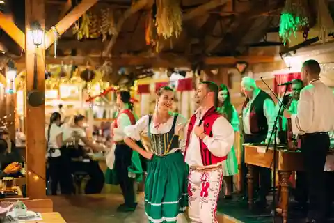 Praag: Folkloristische dinnershow met onbeperkt drankjes