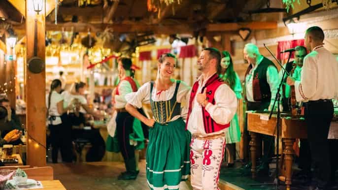 Prague: Folkloric Dinner Show with Unlimited Drinks