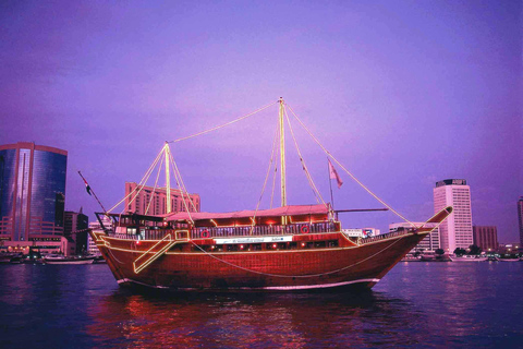 Crociera in Dhow sul Dubai Creek con cena a buffetCrociera Deluxe con cena sul Creek di Dubai senza trasferimento