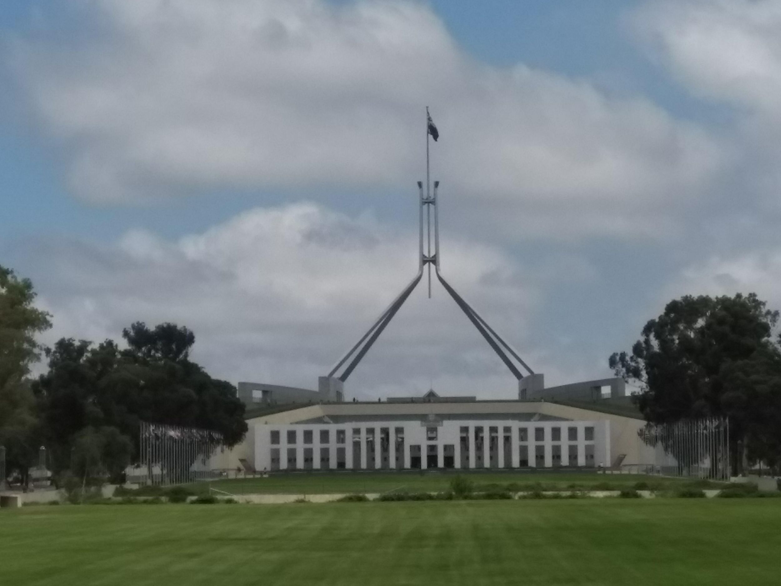 Tagestour nach Canberra. Alle wichtigen Sehenswürdigkeiten mit freiem Eintritt.