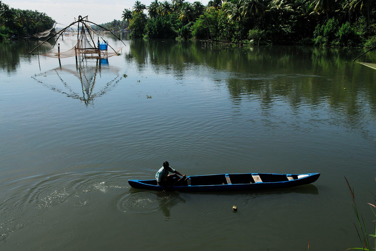 From Kochi: Alleppey Houseboat Cruise with Meals & Transfers