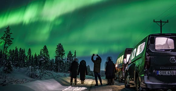 Kiruna: Aurora Chase with Local Street Food & Nature Guides