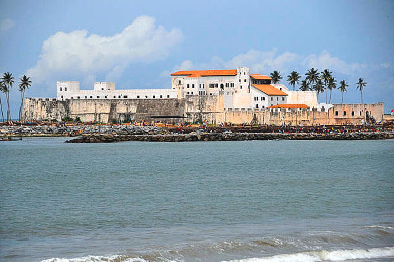 From Lagos: Ghana Castles & Kakum Park with Local Tour Guide
