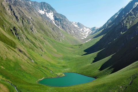 Tour di Kazbegi con una fantastica vista sulle montagne del Caucaso