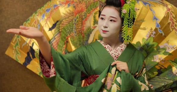Gion Walking Tour, Geisha Show and Japanese Game in Kyoto