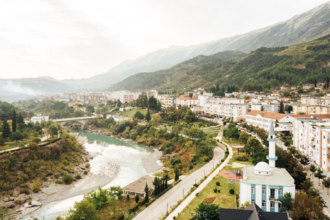 Desde Tirana : Excursión de 2 días a Permet y Korce con Hotel