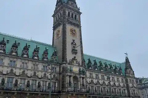 Hamburg tour: from Rathaus to Elbphilarmonie