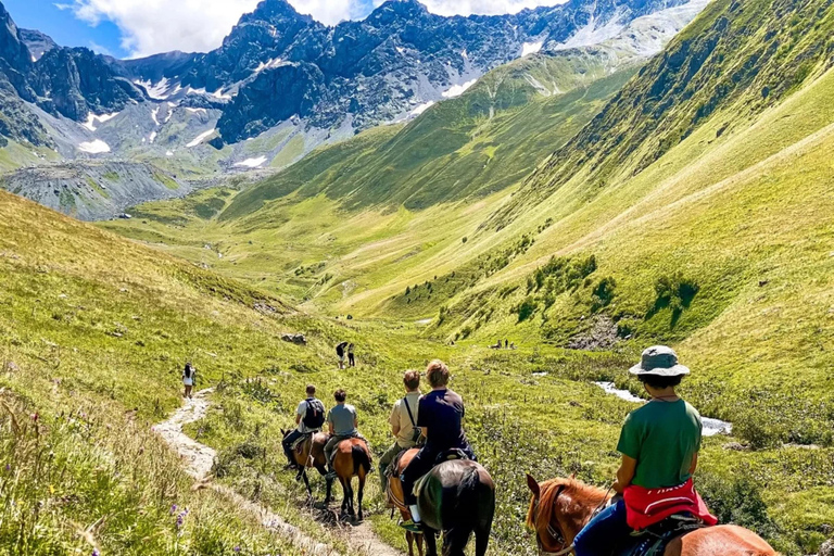 第比利斯：托巴瓦奇赫利湖，斯瓦涅蒂带午餐的导览徒步之旅