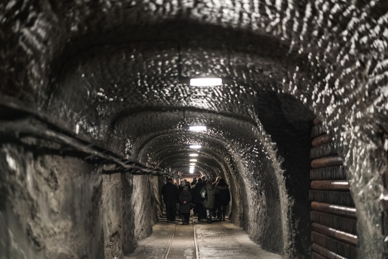 Wieliczka : visite guidée de la mine de sel avec billet coupe-fileBillet pour une visite guidée en anglais
