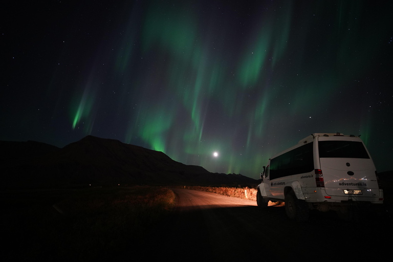 雷克雅未克：南海岸奇观和北极光之旅