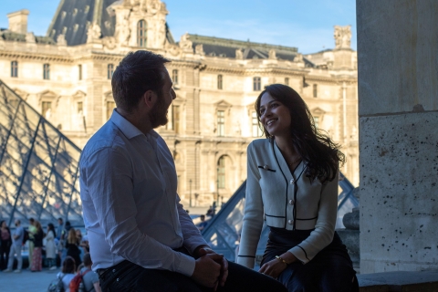 París: sesión de fotos profesional fuera del Museo del Louvre