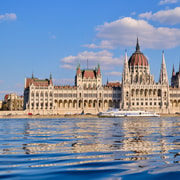 Budapest: nappali hop-on hop-off hajókirándulás üdvözlő itallal