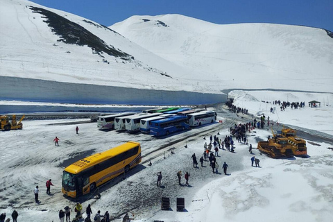 Nagoya: Shirakawa-go, Takayama & Snow Wall 2-Day Tour 1 person 1 room