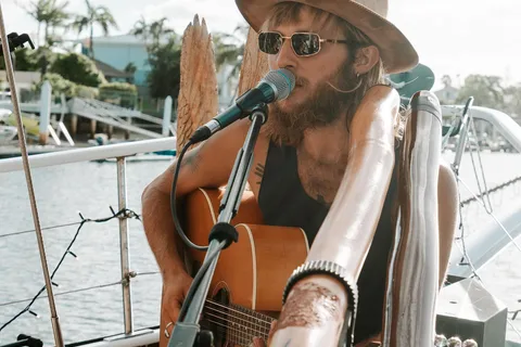 Recorridos al atardecer con música en directo