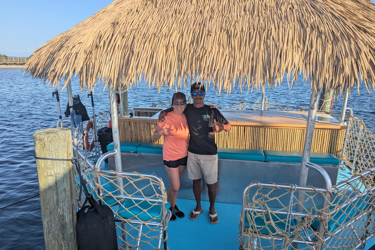Panama City Beach: 90 minuti di tour in barca Tiki al tramontoTour privato del tramonto Tiki per un massimo di 26 ospiti