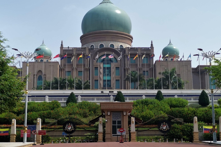 Kuala Lumpur, Putrajaya e grotte di Batu: tour privatoTour privato di Kuala Lumpur, Putrajaya e Batu Caves