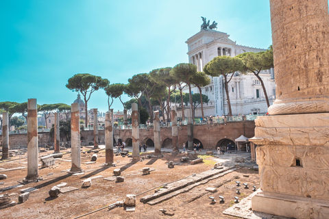 Rom: Colosseum Colosseum, Palatinkullen, Forum Romanum UpplevelseColosseum med standardtillträde och audioguide