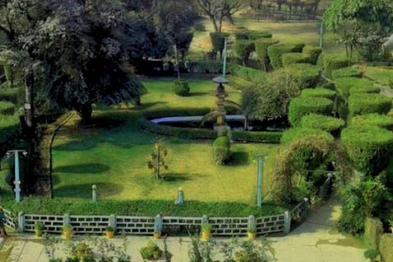 كاتماندو: جولة في الحديقة الخضراء والشلالات