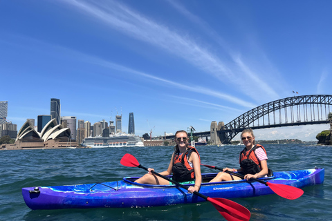 Sydney: Tour guidato dell&#039;Opera House e del porto in kayakTour del Teatro dell&#039;Opera e del porto con kayak doppio