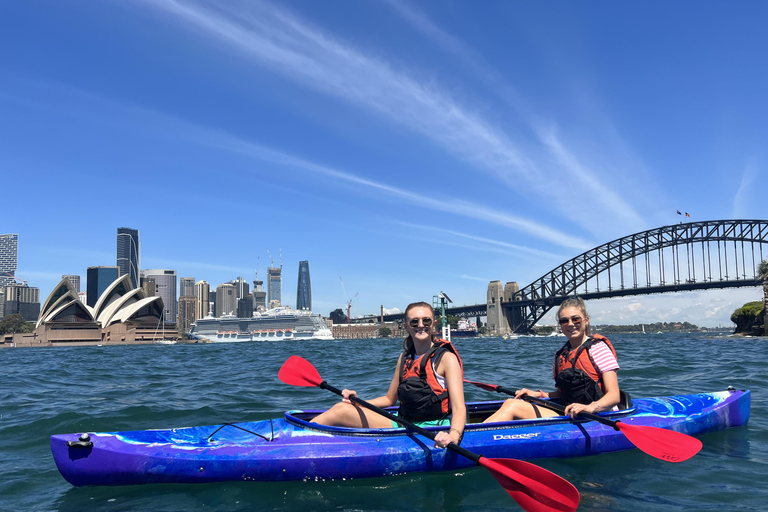 Sydney: Tour guidato dell&#039;Opera House e del porto in kayakTour del Teatro dell&#039;Opera e del porto con kayak doppio